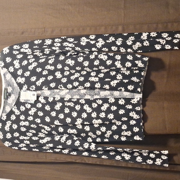 Lord & Taylor Sweaters - Lord & Taylor Black and White Daisy Sweater